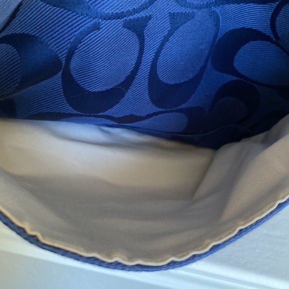 Coach Navy Blue Signature Shoulder Bag. - Picture 7 of 9